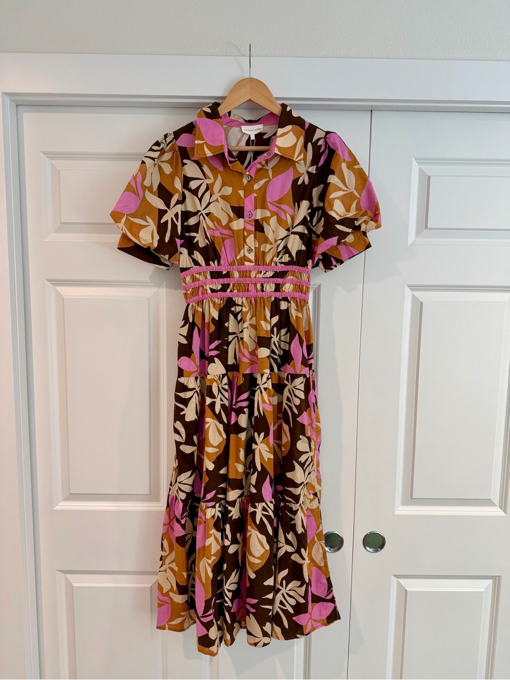 Floral Print Puff-Sleeve Midi Dress in Brown & Pink